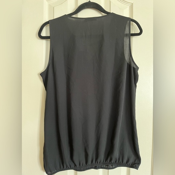 Rickis BNWT sleeveless blouse with jewel detail on front. Size medium - Picture 3 of 3